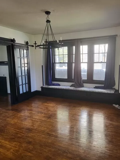 19 Greenbrier St, Springfield, MA 01108 photo 7