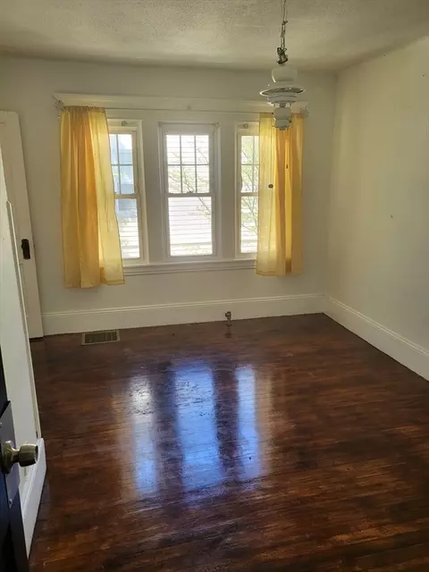 19 Greenbrier St, Springfield, MA 01108 photo 13