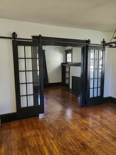 19 Greenbrier St, Springfield, MA 01108 photo 6