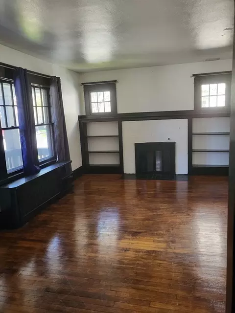 19 Greenbrier St, Springfield, MA 01108 photo 5