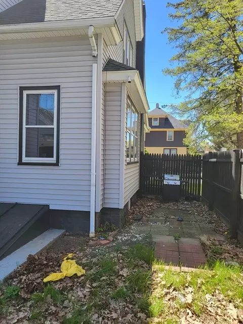 19 Greenbrier St, Springfield, MA 01108 photo 21
