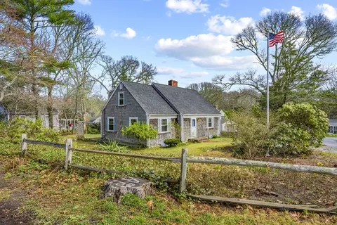 42 Oak Ln, Osterville, MA 02655