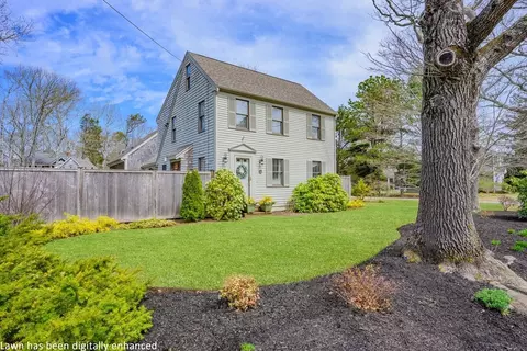 134 School St, Cotuit, MA 02635