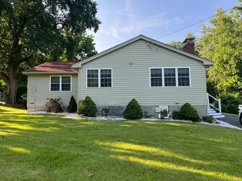 178 Oak Holw, Springfield, MA 01128