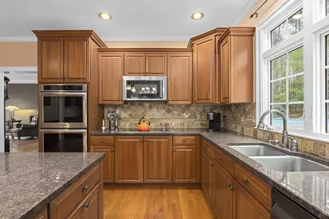154 South St, Upton, MA 01568 photo 8
