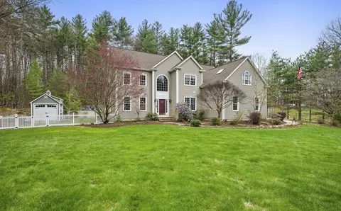 154 South St, Upton, MA 01568
