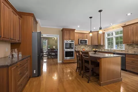 154 South St, Upton, MA 01568 photo 7