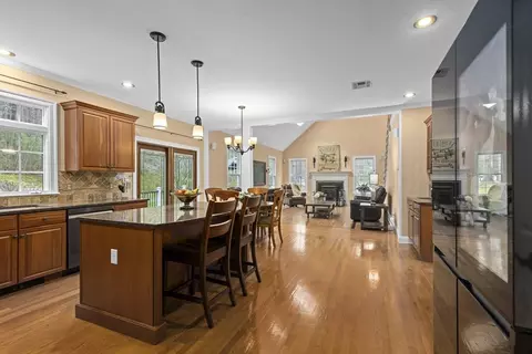 154 South St, Upton, MA 01568 photo 9