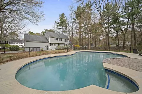 Exterior - 4 Mockingbird Ln, Franklin, MA 02038 photo 4 of 4
