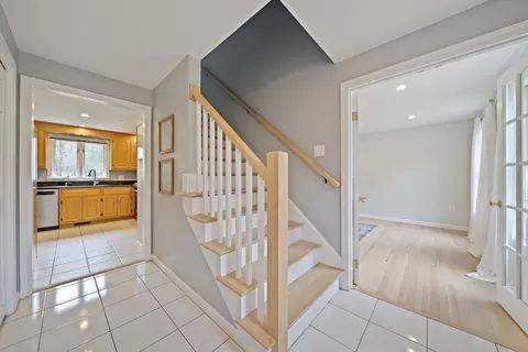 Entry Way - 4 Mockingbird Ln, Franklin, MA 02038 photo 1 of 1