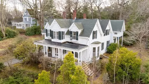 140 Pleasant St, Newton, MA 02459