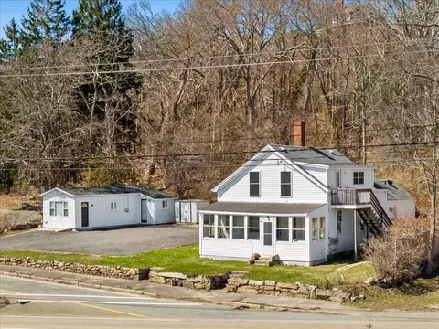 8 Herring Pond Rd, Bourne, MA 02532
