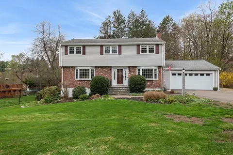 14 Fox Hill Rd, Framingham, MA 01701