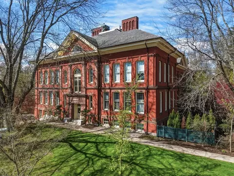35 New South St #402, Northampton, MA 01060
