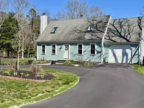 12 Drew Ln, Mashpee, MA 02649
