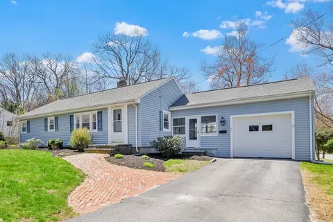 2 Crestwood Rd, Paxton, MA 01612