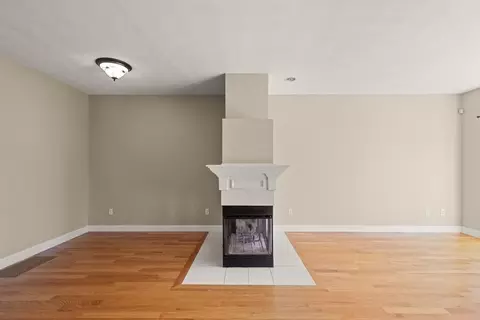 Living - 9 Nirvana Dr #2E, Saugus, MA 01906 photo 3 of 4