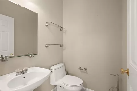 Bath - 9 Nirvana Dr #2E, Saugus, MA 01906 photo 1 of 4