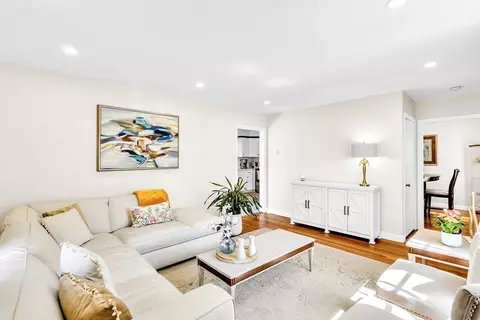 18 Mayflower Rd, Northborough, MA 01532