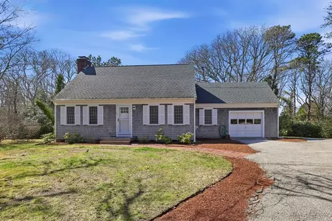 407 Sippewissett Rd, Falmouth, MA 02540