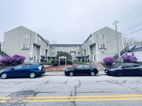 1036 Middlesex St #9, Lowell, MA 01851