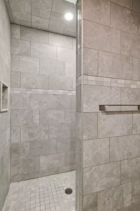 Bath - 138 West St, Easthampton, MA 01027 photo 1 of 3