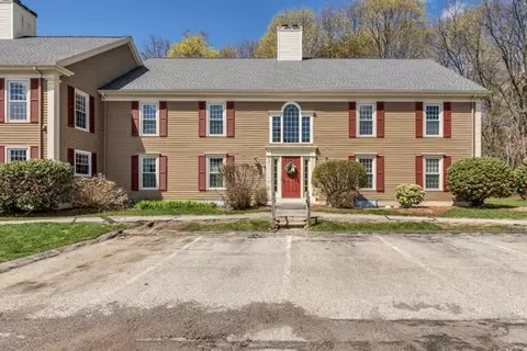 35 Essex Green Ln #D, Peabody, MA 01960