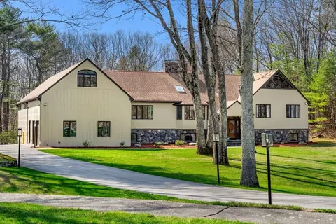 31 Upton Hills Ln, Middleton, MA 01949