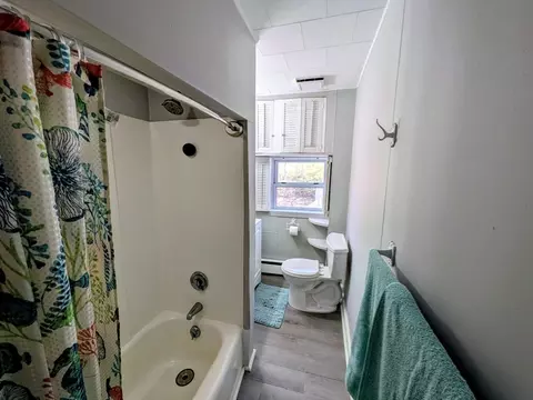 Bath - 357 Main St #357, Hardwick, MA 01031 photo 3 of 4