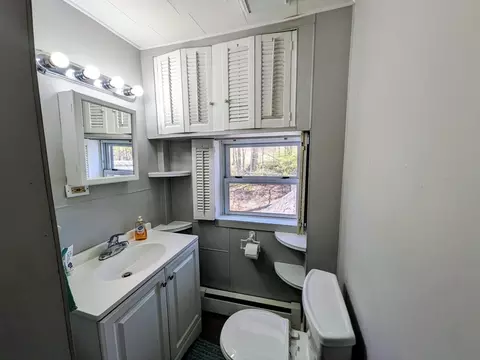Bath - 357 Main St #357, Hardwick, MA 01031 photo 4 of 4