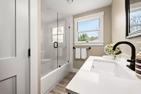 Bath - 67 Whippoorwill Cir, Mashpee, MA 02649 photo 1 of 5