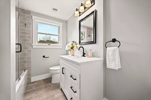 Bath - 67 Whippoorwill Cir, Mashpee, MA 02649 photo 2 of 5