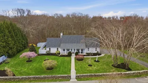 9 Austin Ln, Little Compton, RI 02837