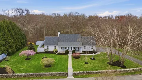 9 Austin Ln, Little Compton, RI 02837