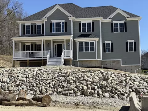 2 Clover Glen Cir, Shrewsbury, MA 01545