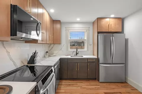 Kitchen - 6 R Neptune Pl #1, Gloucester, MA 01930 photo 3 of 5