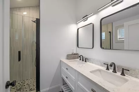Bath - 6 R Neptune Pl #1, Gloucester, MA 01930 photo 2 of 6