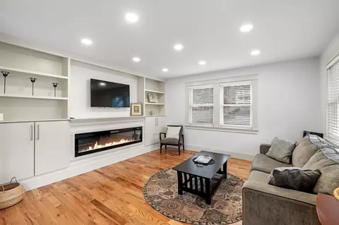 Living - 6 R Neptune Pl #1, Gloucester, MA 01930 photo 3 of 4