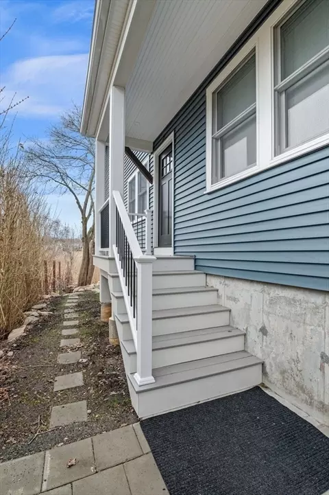 Exterior - 6 R Neptune Pl #1, Gloucester, MA 01930 photo 2 of 6