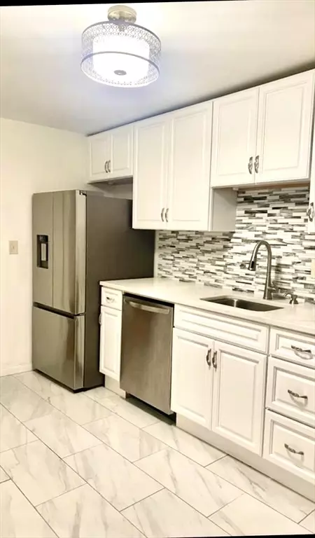 66 Bryon Rd #5, Chestnut Hill, MA 02467