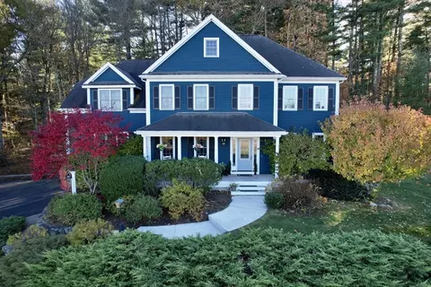 9 Hunter Ln, Medway, MA 02053