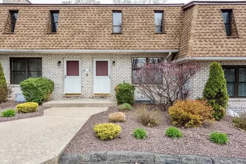 33 Granby Hts #33, Granby, MA 01033