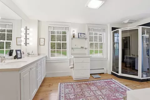 Bath - 77 Pinnacle Rd, Harvard, MA 01451 photo 1 of 2