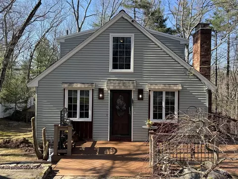 47 Kingsbury Rd, Norfolk, MA 02056