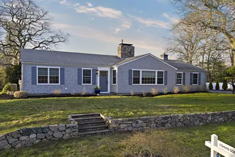 90 Linden Dr, Cohasset, MA 02025