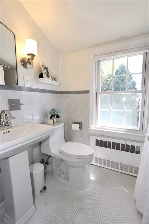 8 Birmingham Rd, Worcester, MA 01606 photo 13