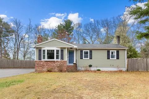 29 Lydon Ln, Kingston, MA 02364