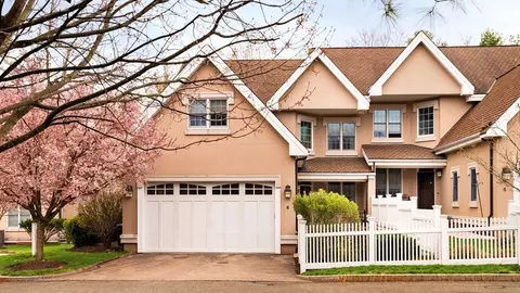 287 Langley Rd #6, Newton, MA 02459