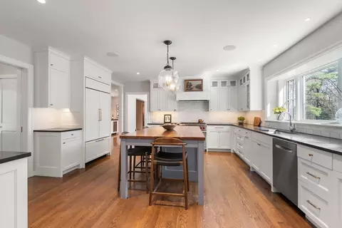 Kitchen - 10 Main St, Dover, MA 02030 photo 3 of 5