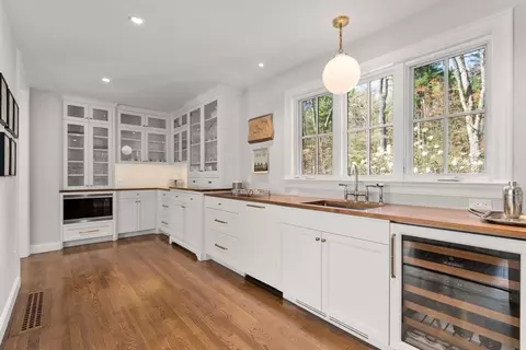 Kitchen - 10 Main St, Dover, MA 02030 photo 5 of 5